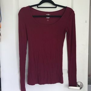Soft scoop neck long sleeve